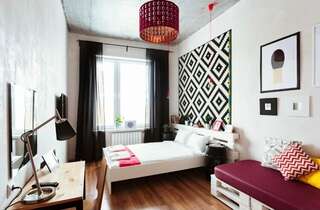 Гостиница Hostel R.E.D. Екатеринбург Двухместный номер с 1 кроватью и общей ванной комнатой-1