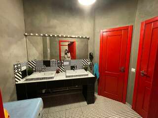 Гостиница Hostel R.E.D. Екатеринбург Спальное место на двухъярусной кровати в общем номере для женщин-9