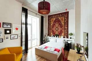 Гостиница Hostel R.E.D. Екатеринбург Двухместный номер с 1 кроватью и общей ванной комнатой-2