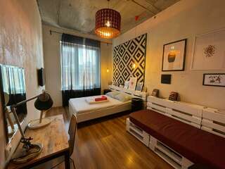 Гостиница Hostel R.E.D. Екатеринбург Двухместный номер с 1 кроватью и общей ванной комнатой-7