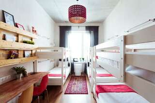 Гостиница Hostel R.E.D. Екатеринбург Кровать в 6-местном общем мужском номере (общие удобства)-1