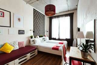 Гостиница Hostel R.E.D. Екатеринбург Четырехместный номер с общей ванной комнатой-2